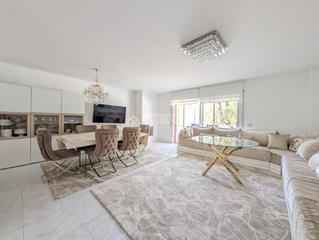 Casa aparellada a Vista Alegre. Casa en venta en mataró