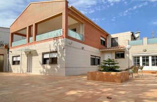 Casa en Marianao. Casa con 7 habitaciones con piscina, calefacción, aire acondicio