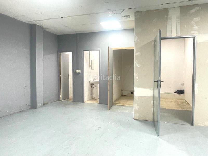 Foto eeb1cff4-d3c8-4226-90f7-31dd1043697a. Local comercial  junto pça. catalunya en Sant Boi de Llobregat