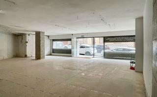 Local Comercial a Vinyets-Mol Vell. Gran local en planta baja con salida de humos