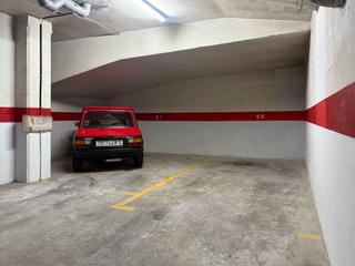 Lloguer Aparcament cotxe a Centre. Plaza de aparcamiento para coche  delante de estación ffcc
