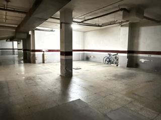 Miete Autoparkplatz in Vinyets-Molí Vell. Plaza de aparcamiento para coche grande