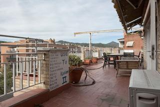 Appartement à Marianao. Exclusivo ático con terraza de 75 m en sant boi, listo para entr