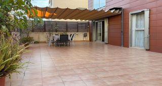 Lloguer Pis a Marianao. Bajos con espectacular terraza de 72 m a nivel. sant boi mariana