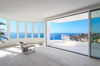 Penthouse in La Bonanova. Impresionante ático con vistas panorámicas al mar en san agustín