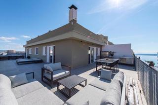 Penthouse in Sant Nicolau. Atico renovado con vistas parciales al mar en palma