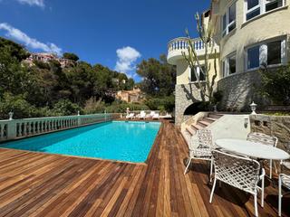 Casa a N/a. Villa tradicional en primera línea en costa de la calma