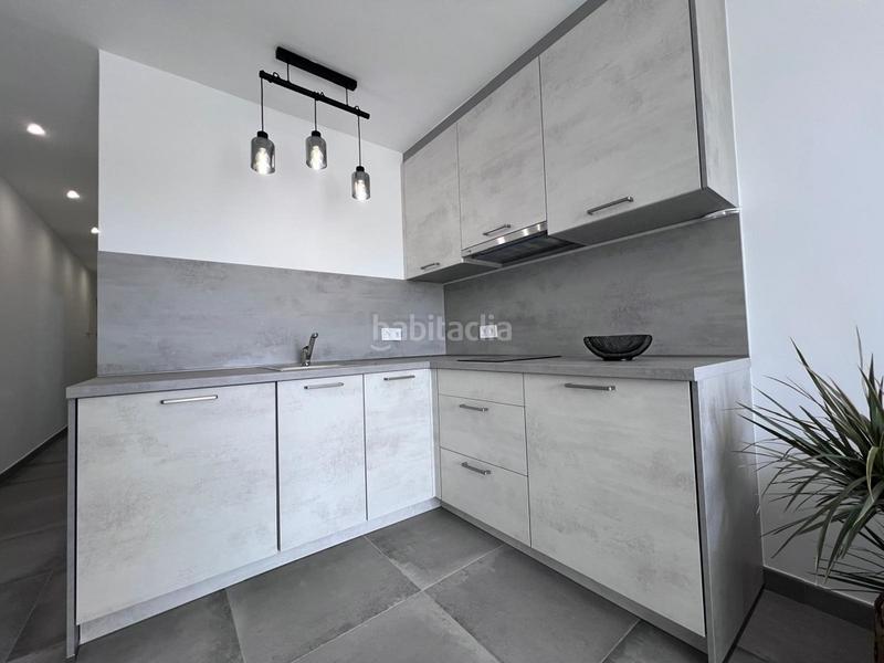 Foto 45ca7a5d-b733-418b-823e-0a5b3ae004e9. Alquiler apartamento moderno apartamento al lado de la playa en santa ponsa en Calvià