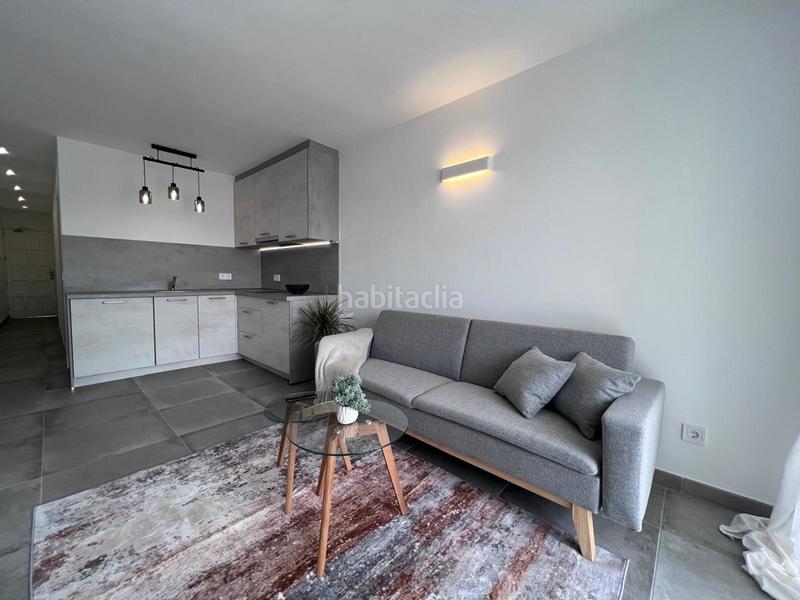Foto fa7c71f9-7d35-43a8-b62c-a2707bd74e81. Alquiler apartamento moderno apartamento al lado de la playa en santa ponsa en Calvià