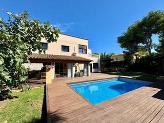Casa a El Toro. Villa con piscina en el toro