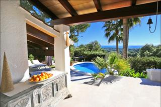 Casa a Cas Català-Illetes. Villa con piscina privada y bonitas vistas al mar y campo de gol