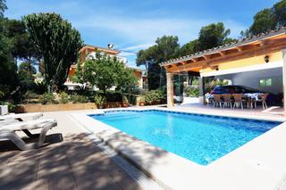Casa a Santa Pona. Tradicional villa familiar en santa ponsa