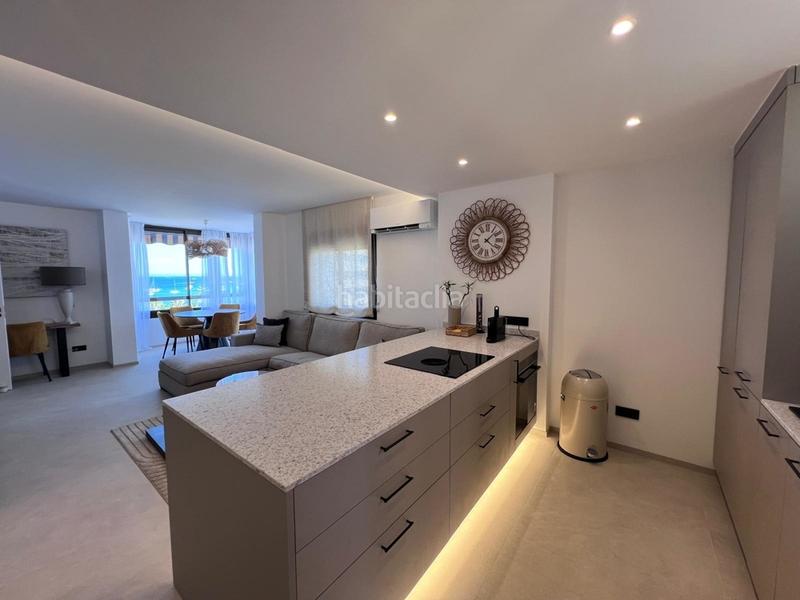 Foto dc57f151-b3b0-4798-bb9b-b62be1d2ad5d. Alquiler apartamento moderno apartamento con vistas al mar en Palmanova en Calvià