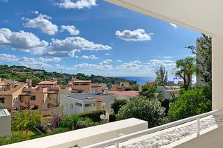Apartament a Santa Ponça. Apartamento renovado con vistas parciales al mar en nova santa p