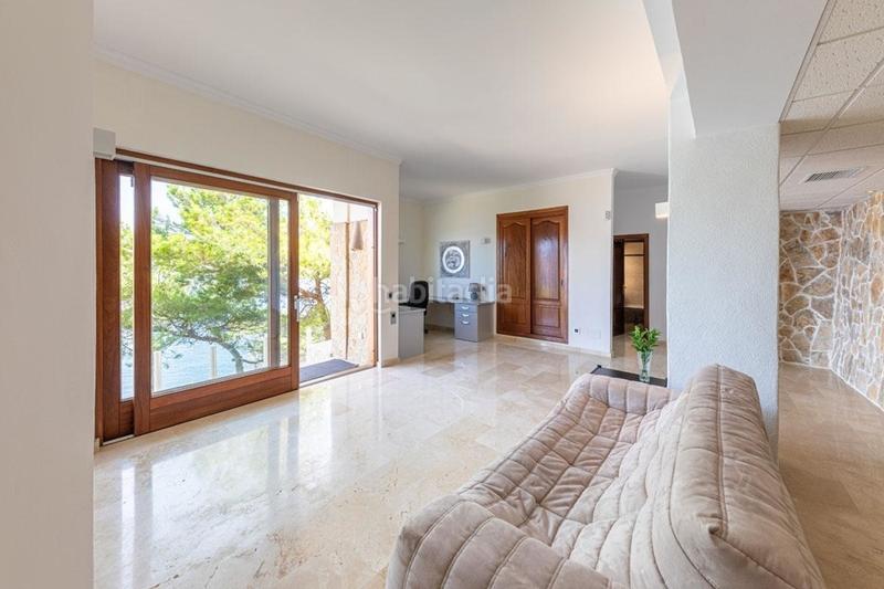 Foto f7f0b90b-306c-4c2c-882b-0c8adde97f7e. Casa villa en primera línea de mar en Santa Ponça en Calvià