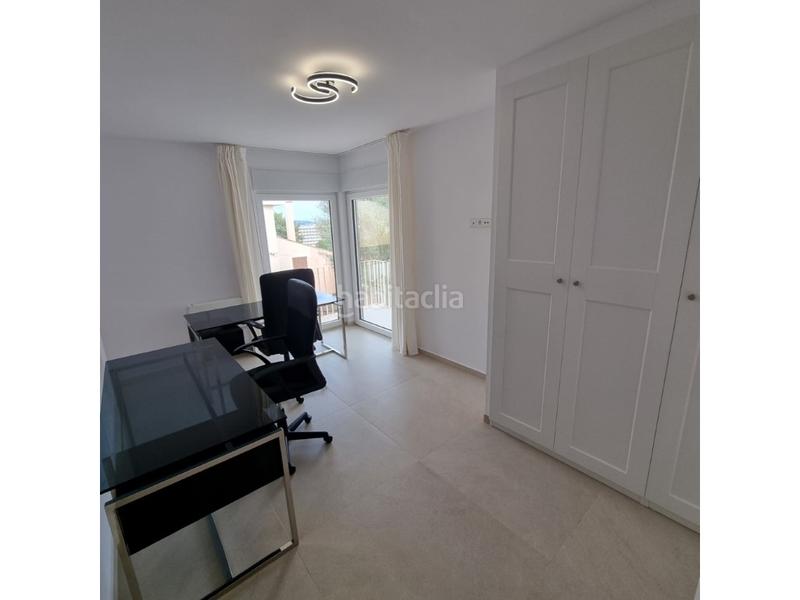 Foto f3517a31-7881-4f05-a835-6acc63440a4a. Alquiler casa elegante villa de nueva construcción con fantásticas vistas al mar en Palmanova en Calvià