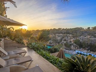 Casa a Cala Pi-Vallgornera. Villa frente al mar con licencia vacacional en cala pi