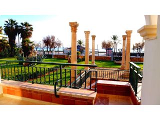 Rent Apartment in Ciudad Jardín. Apartamento en la planta baja en el paseo marítimo de ciudad jar