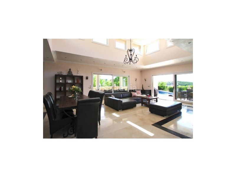 Foto bed5bfc0-4989-40eb-a4b0-29a54a09f6ce. Casa amb piscina a Costa de la Calma Calvià