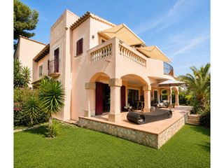 Planta baja en Santa Ponça. Exclusiva residencia con jardín privado en primera línea de golf