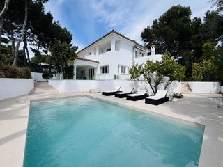 Casa  Calle belgica. Elegante villa con jardín y piscina en nova santa ponsa