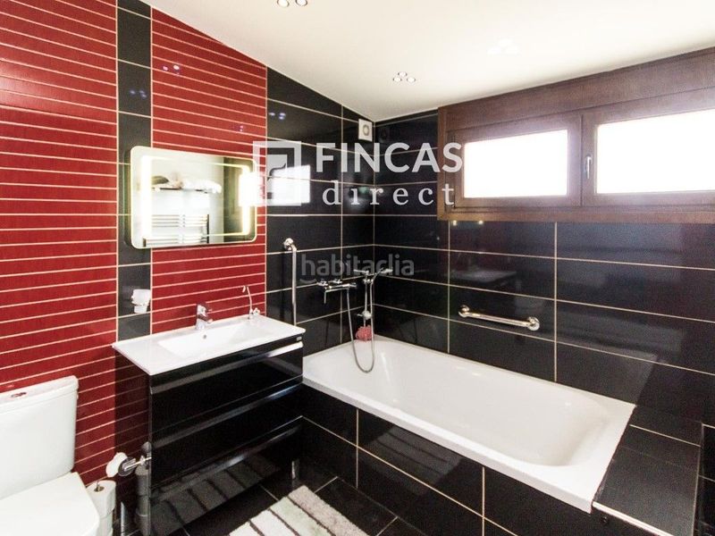 Foto dc5155a6-f44c-49c9-bb11-384f77c7274b. Masia amb aparcament piscina a Cretas