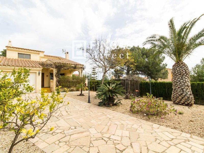 Foto 9b5b244a-c4d0-4d8e-bb46-4f0df6809c1f. Chalet impecable chalet de 3 hab en tres cales, con piscina comunitaria. en Ametlla de Mar (L´)