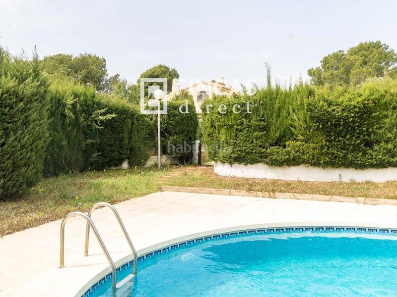 Foto d626ca01-d348-4ee5-ba57-e397cd41b6ee. Chalet impecable chalet de 3 hab en tres cales, con piscina comunitaria. en Ametlla de Mar (L´)