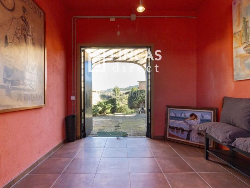 Foto 39f9e5bd-51a8-4d5c-9170-409075cbc418. Masia amb calefacció aparcament a Subirats