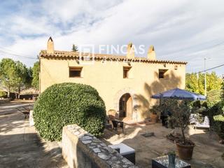 Masia  Moreres. Magnifica masia en el peneds en zona residencial bello jardn y