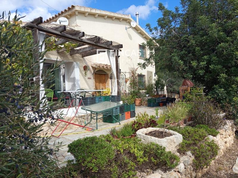 Foto 1f72d7fe-2dee-4727-aad1-9ef857cb0b27. Masia a Perelló (El)