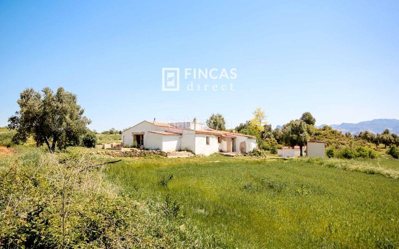 Foto 63f473e2-c1ac-4549-9582-b63b5c26d7d6. Masia amb piscina a Cretas