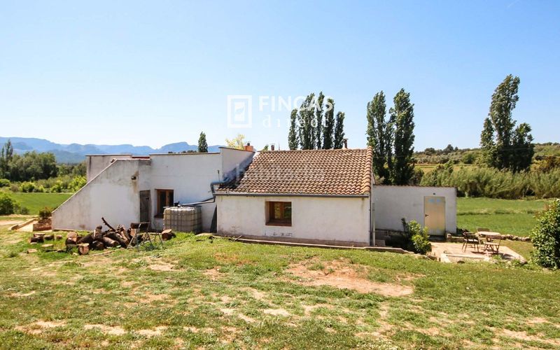 Foto afc1163e-5d9e-4e32-864a-8ef25073b9a0. Masia amb piscina a Cretas