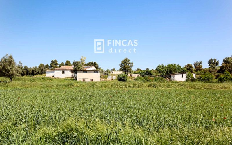 Foto b094de37-a83f-4e02-94c3-bd7e118fa809. Masia amb piscina a Cretas