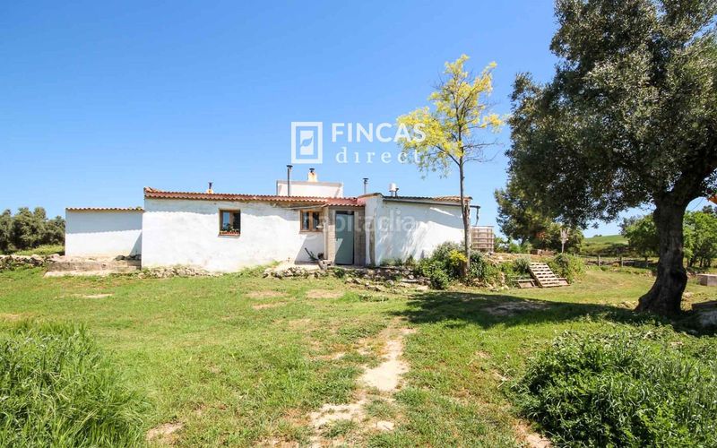 Foto f13120f4-3eb4-4ec8-ba98-c245c8d9949b. Masia amb piscina a Cretas