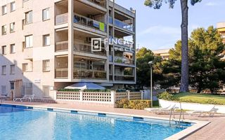 Flat  Calle del vendrell. Apartamento de 3 dormitorios, primera línea con vistas al mar