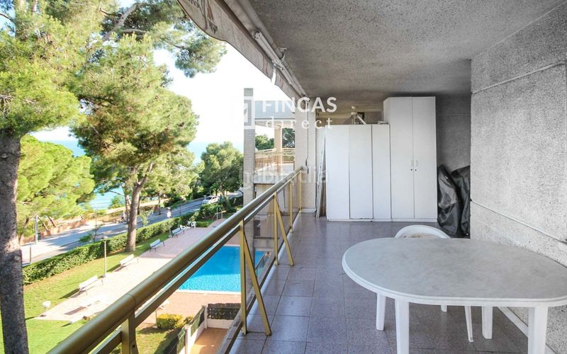 Foto ecd32270-a88a-42f2-a591-f7fca71d1ea8. Pis amb aparcament piscina a Mar i Camp - Platja dels Capellans Salou