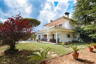 Maison à Sant Cebrià de Vallalta. Casa en venta en sant cebrià con vistas al mar
