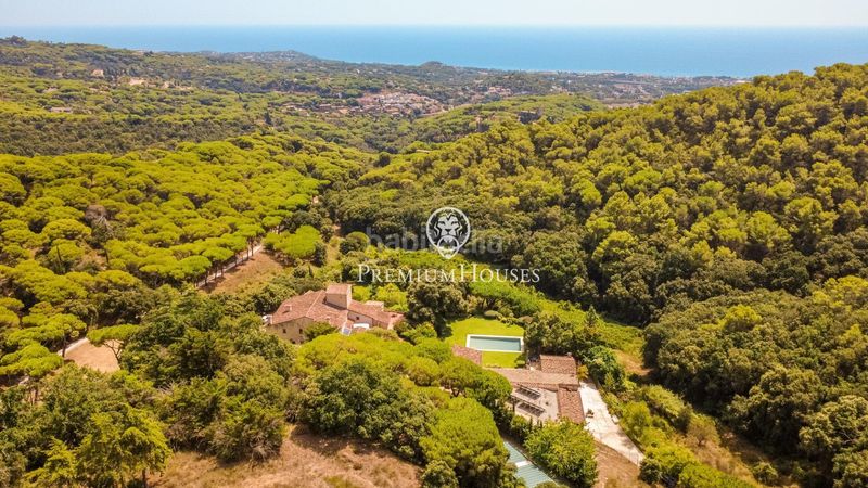 Foto f2d3634c-8510-4c64-bb99-0131554ef6d8. Masia amb calefacció piscina a El Mirador-La Cornisa Sant Andreu de Llavaneres