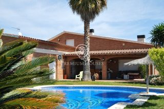Casa en Cabrera de Mar. Espectacular casa en venta con piscina en cabrera de mar, en pla