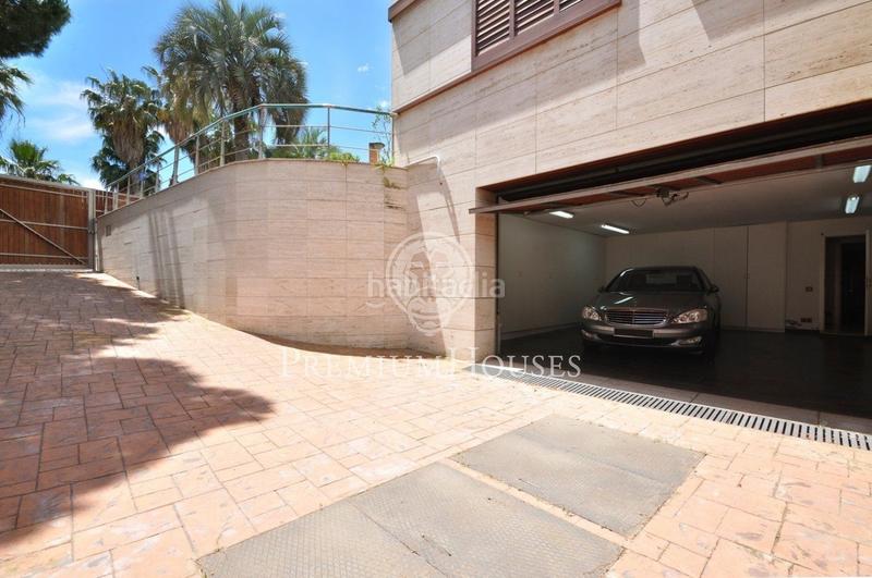 Foto 415ffe7c-3c65-44da-b2d7-25e798c62d50. Casa  en venta exclusiva urbanización can teixidó en Alella
