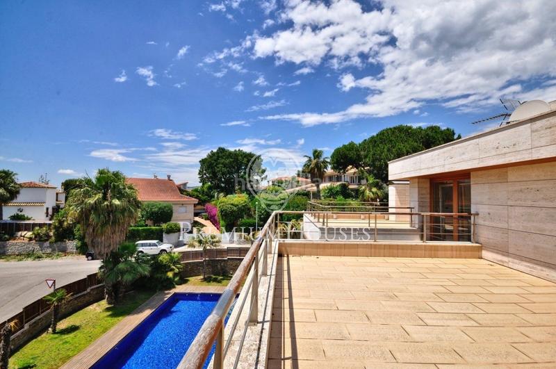 Foto da50ece3-f270-42bb-92f8-0b6159c0b6bb. Casa  en venta exclusiva urbanización can teixidó en Alella