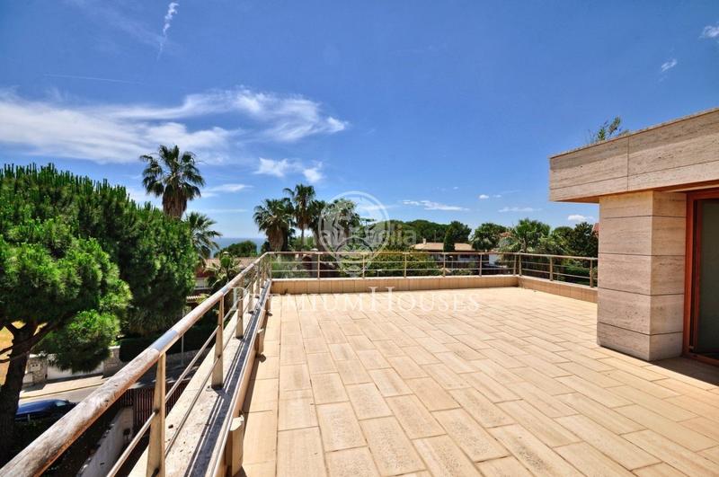 Foto eb85a52f-81d6-4875-9ff8-c08dbee936c3. Casa  en venta exclusiva urbanización can teixidó en Alella