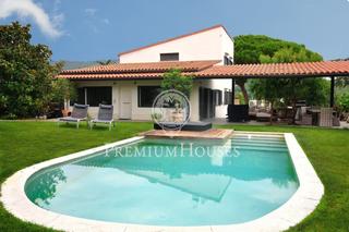 Maison à Cabrera de Mar. Casa a la venta en cabrera con licencia turística