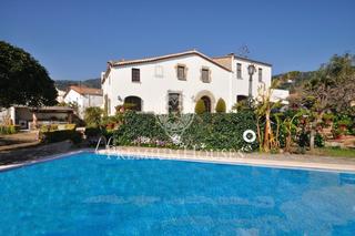 Maison à Cabrera de Mar. Masia en venta en el centro de cabrera de mar  costa barcelona