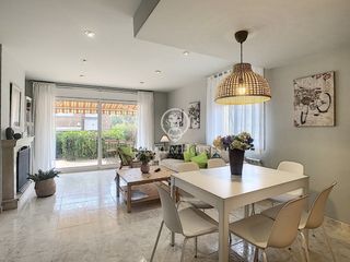 Casa en La Xinesca. Casa a tres vientos en venta cerca del mar en vilassar de mar