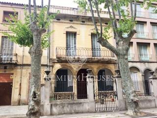 Maison à Centre. Edificio neoclásico en venta en pleno centro de pineda de mar