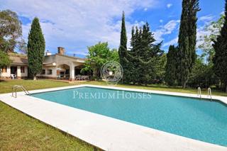 Maison à Tiana. Tres casas en venta en una sola finca con gran capacidad en tian