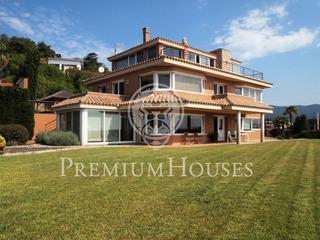 Maison à Sant Cebrià de Vallalta. Exclusiva propiedad en venta con espectaculares vistas en sant c