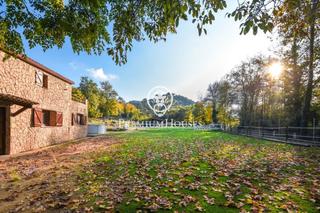 Masia a Fogars de la Selva. Finca en venta habilitada para caballos en fogars de la selva